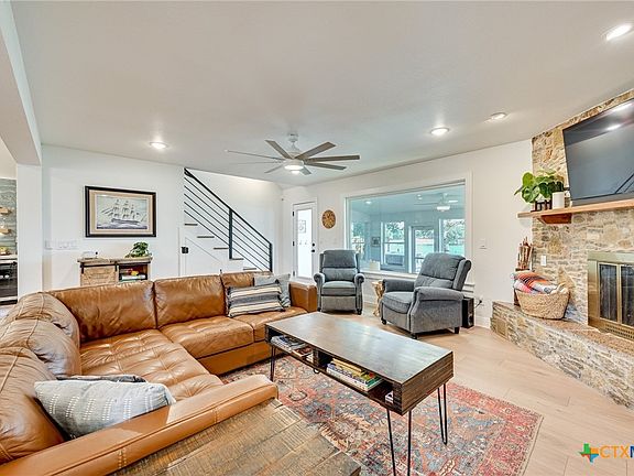 4th image of 1644 Breeze Way