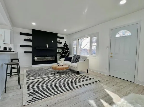 4968 South 15th STREET, Milwaukee, WI 53221