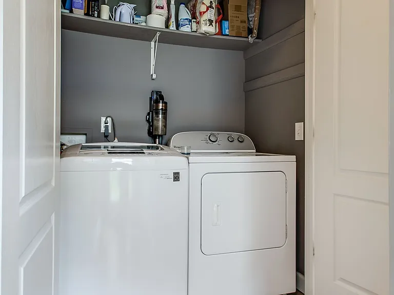 415 Van Buren St — Photo 26