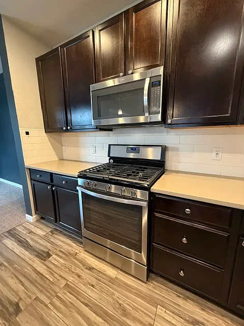 3 bed, 2.5 bath, 1847 sqft, $3,395 — Photo 4
