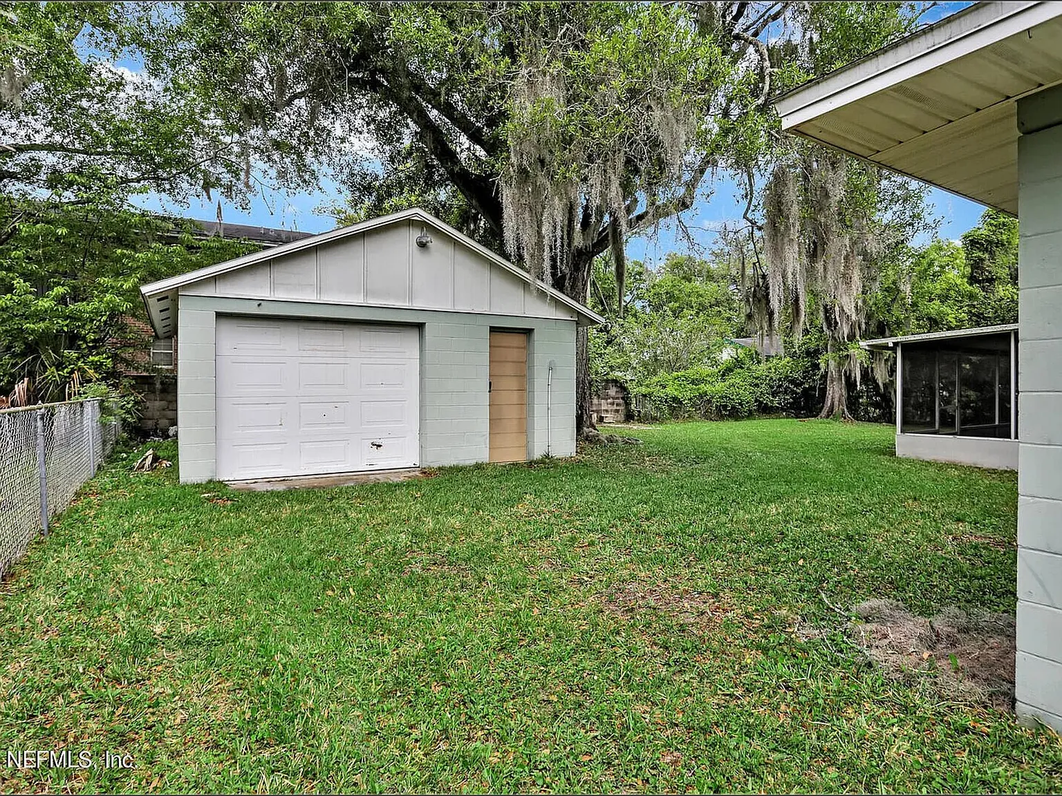 5012 Perrine Dr — Photo 3