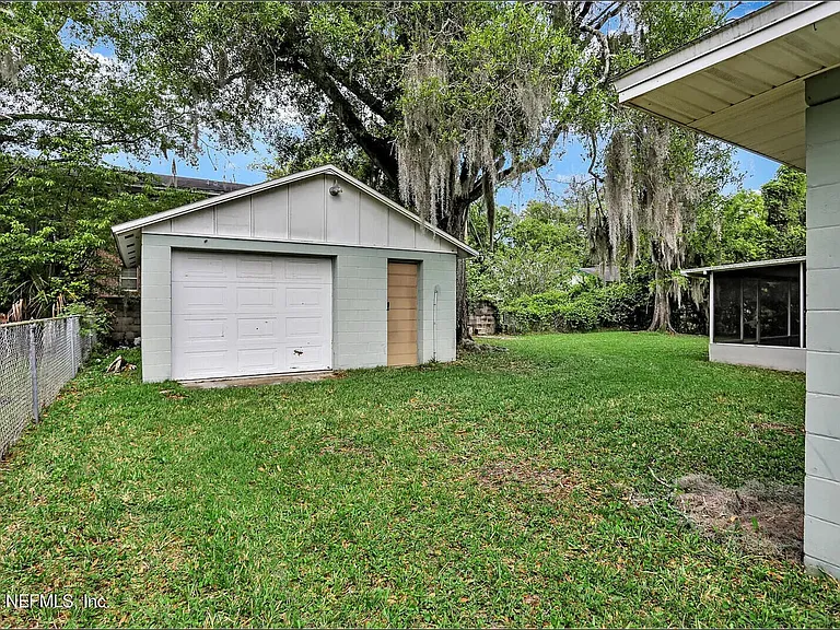 5012 Perrine Dr — Photo 3