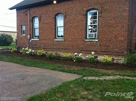 2nd image of 2135 Lake St