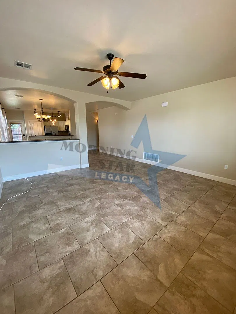 Beautiful 3 Bed in Del West - SOLAR! — Photo 3