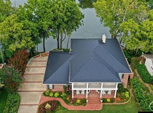 726 Riverview Dr, Norfork, AR 72658