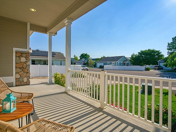 4th image of 290 Clark Ct