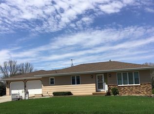 1323 Circle Dr, Aplington, IA 50604