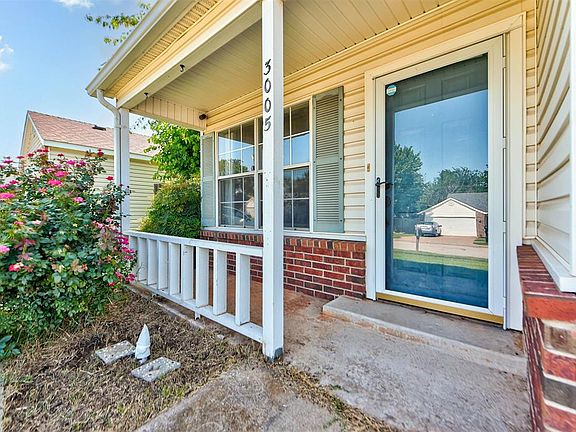 3rd image of 3005 Pinecrest St