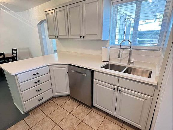 3rd image of 85 N 300 E Room 5