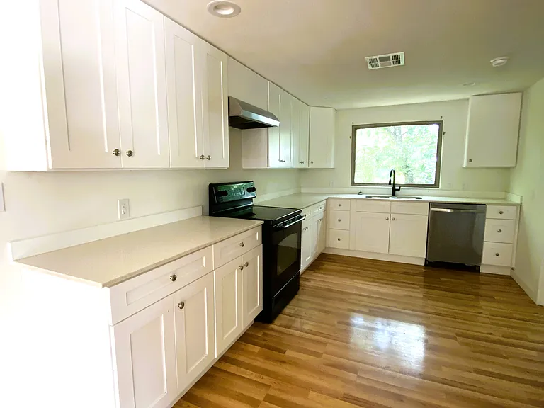201 Harmons Way #B — Photo 7