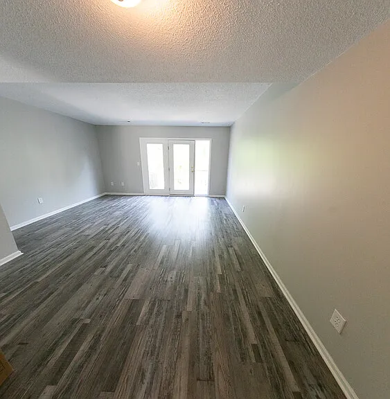 825 Broad St — Photo 1