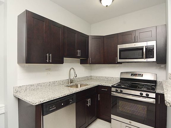 3rd image of 1608 W Sherwin Ave #601