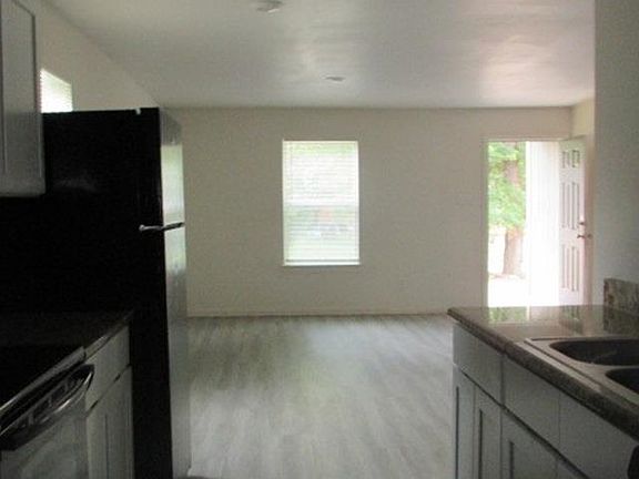 2nd image of 1117 Birdsong St