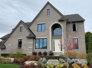 4951 Park Manor Dr, Troy, MI 48098