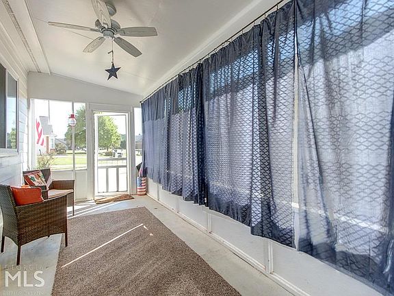 4th image of 170 Woodgate Cir