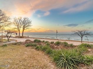 725 Lake St, Saint Joseph, MI 49085