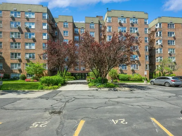 18-50 211th Street #2D, Bayside, NY 11360