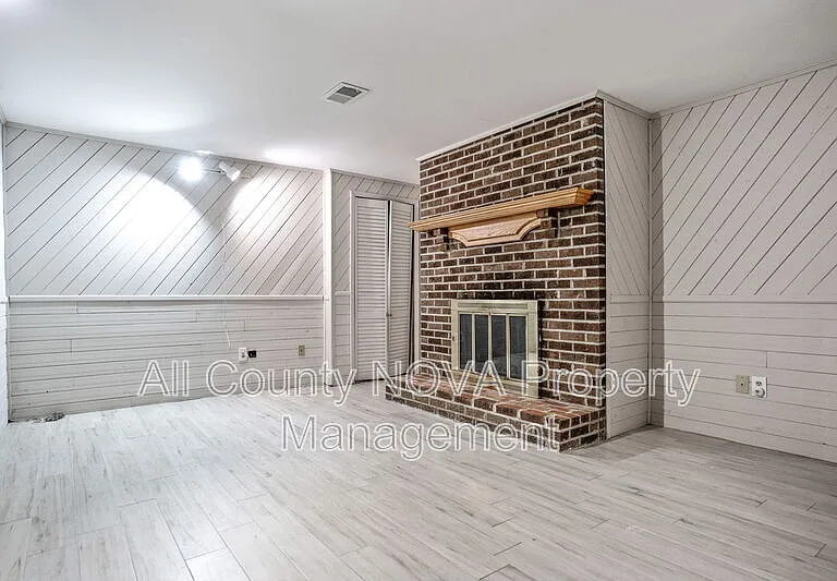 1203 Michigan Ct — Photo 31