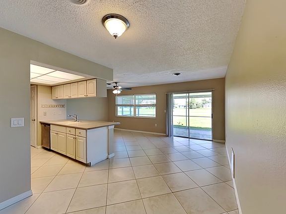 3rd image of 36 Oakland Hills Pl