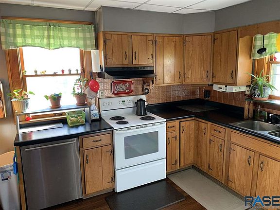3rd image of 520 N Estey St