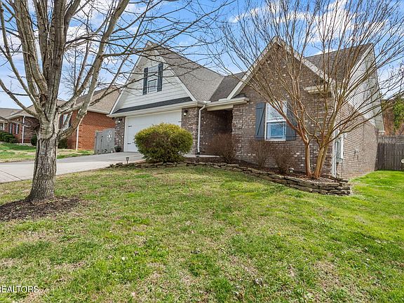 3rd image of 5556 Meadow Wells Dr