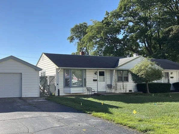 8957 S Main St, Hometown, IL 60456