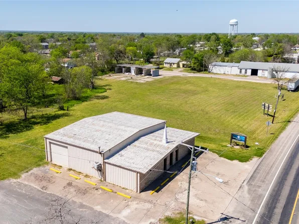 601 N May St, Madisonville, TX 77864