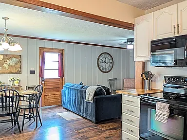 76 E Thompson Ln — Photo 3