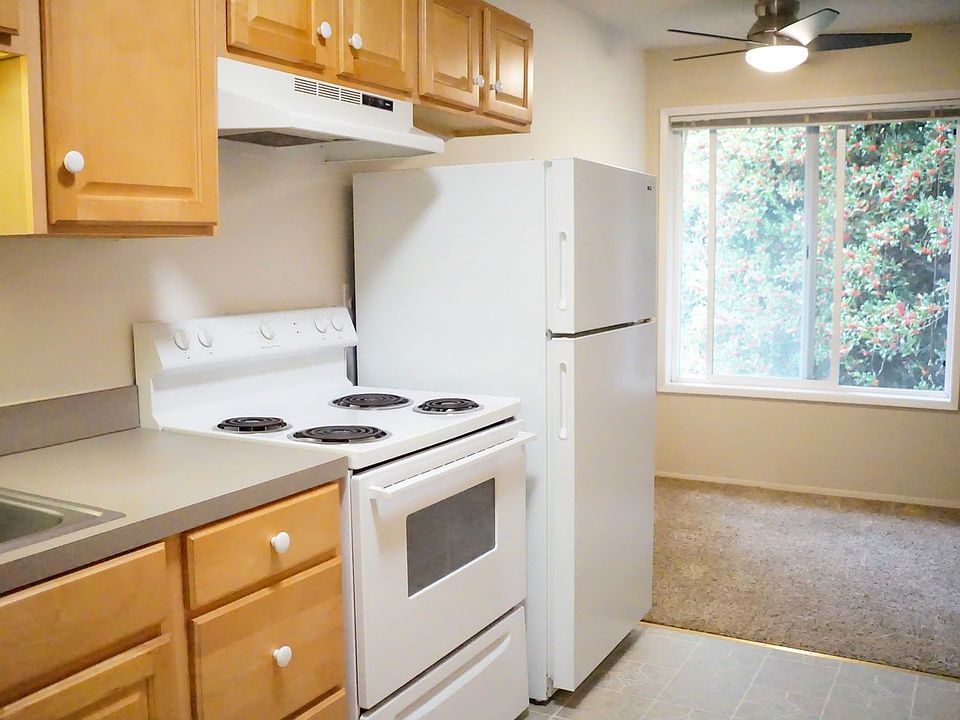 1st image of 4030 SE Gladstone St #18