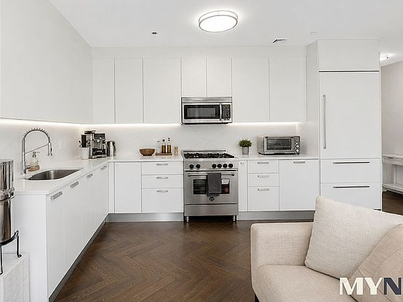 3rd image of 1414 W 4th St #Penthouse 5
