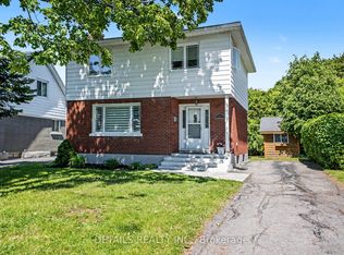 1233 Checkers Rd, Ottawa, ON K2C 2S8