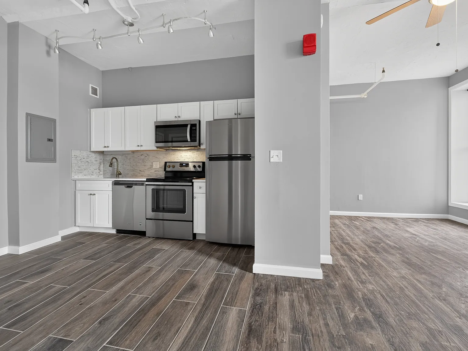 Studio, 450 sqft, $1,725 — Photo 1