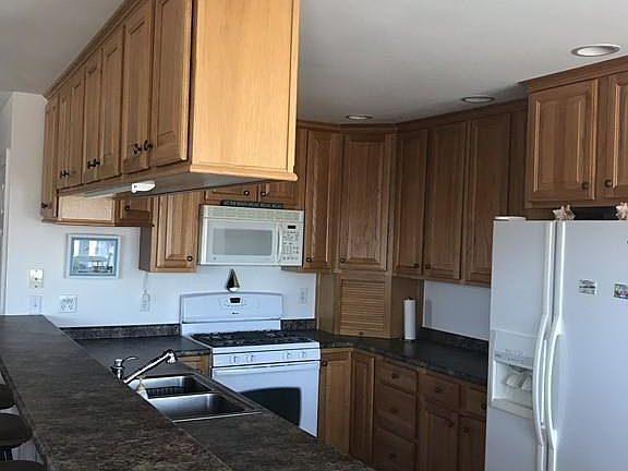 3rd image of 533 N End Blvd #1