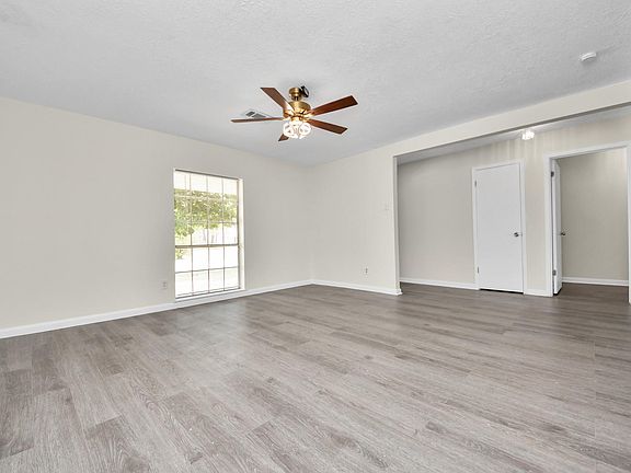 3rd image of 11618 Hillcroft Ave
