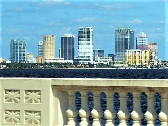 2 bed, 2.0 bath, 894 sqft, $3,950 — Photo 2