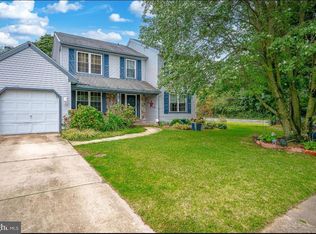 1 Locust Dr, Blackwood, NJ 08012