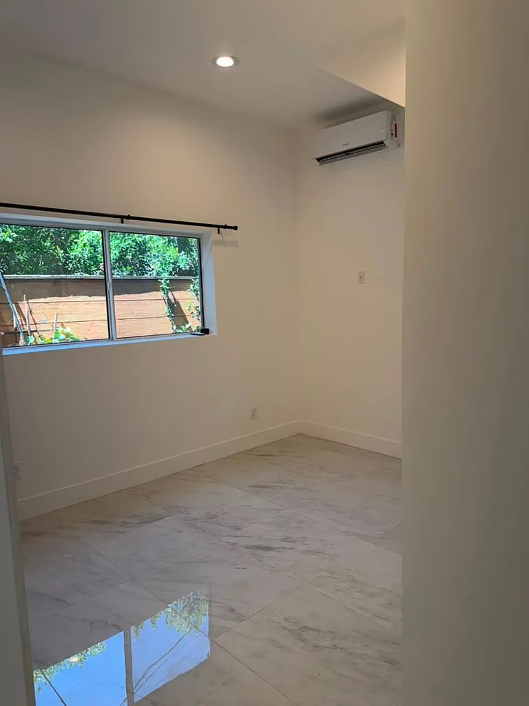 3 bed, 2.5 bath, 1200 sqft, $4,000 — Photo 2