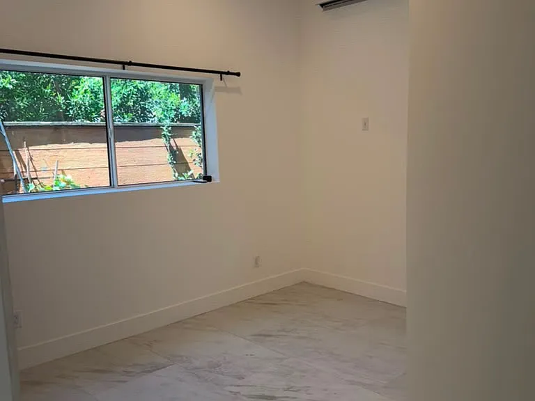 6233 Kenwater Ave — Photo 2
