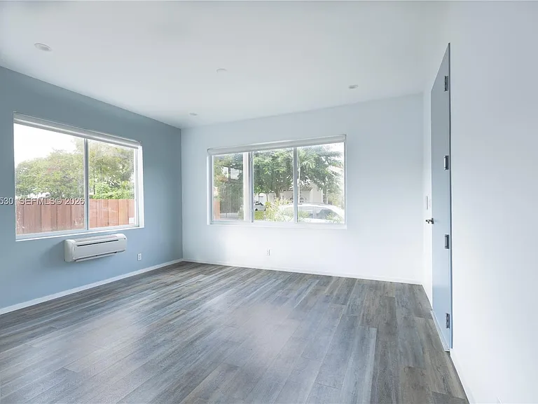 324 Mendoza Ave #5 — Photo 4