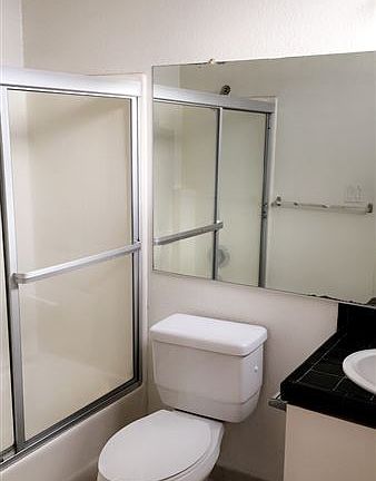 5th image of 1456 S Shenandoah St APT 304
