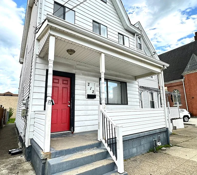 212 8th St