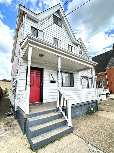 212 8th St Photo 1