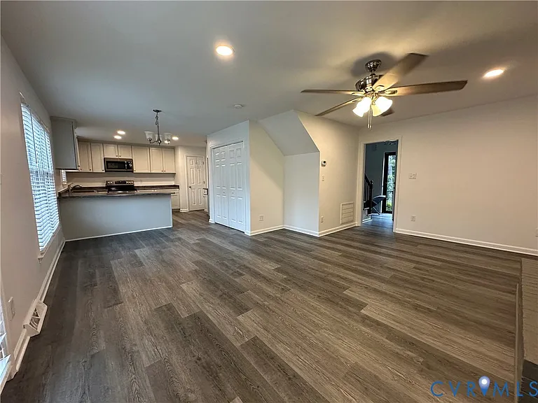 111 Lakeside Dr — Photo 6