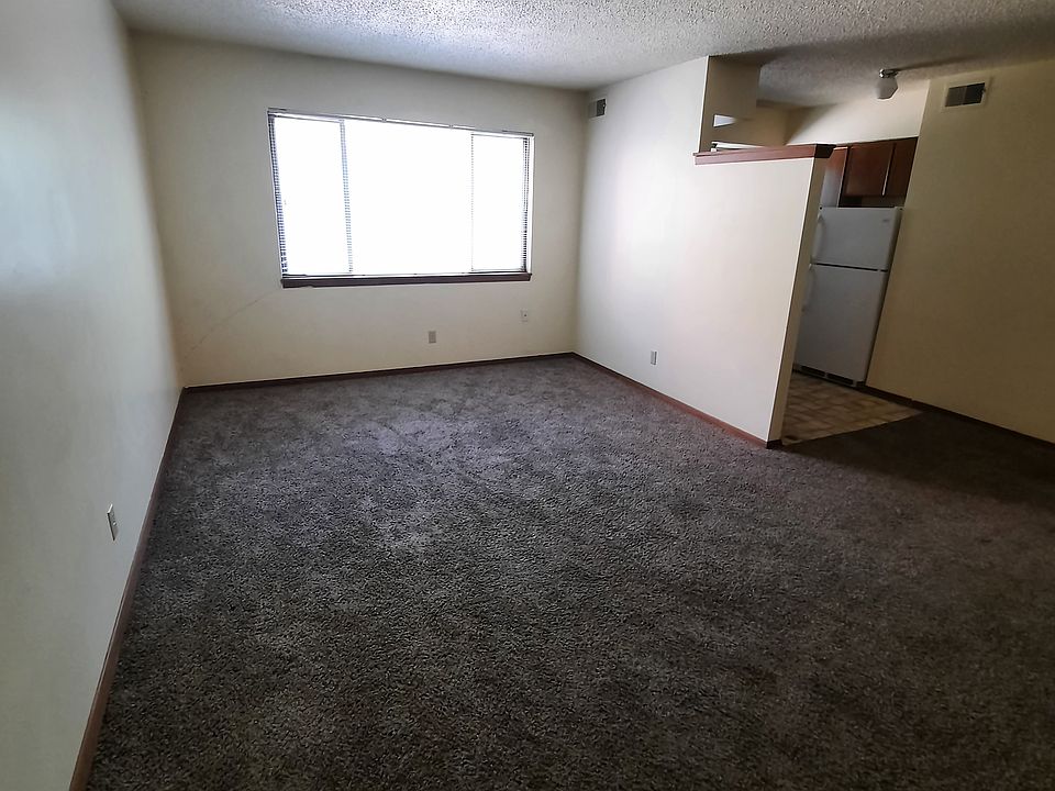 1st image of 741 Guernsey Dr #10