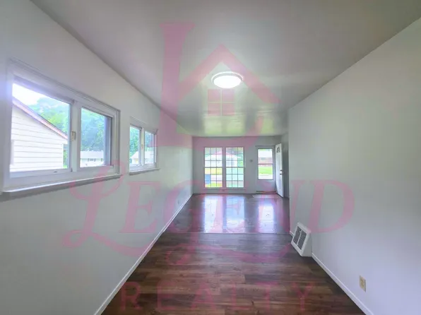 10604 Spring Garden Dr, Saint Louis, MO 63137