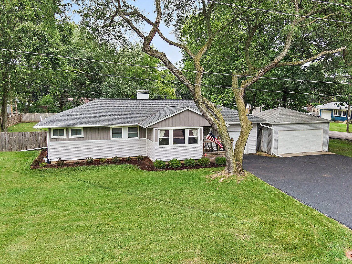 467 Douglas Rd photo 1