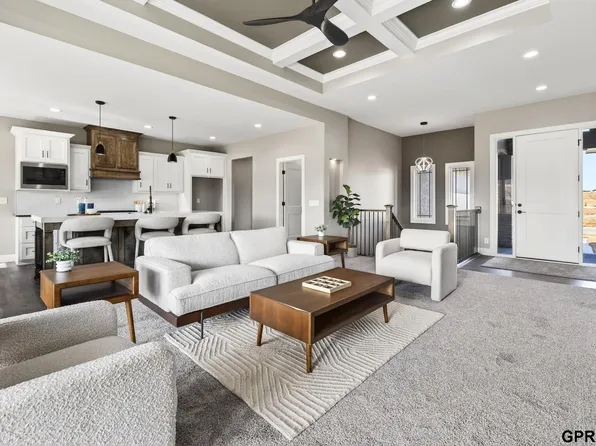 21825 Parkview Dr, Gretna, NE 68028