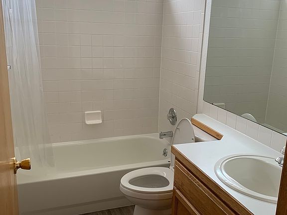 4th image of 1107 Valley Dr