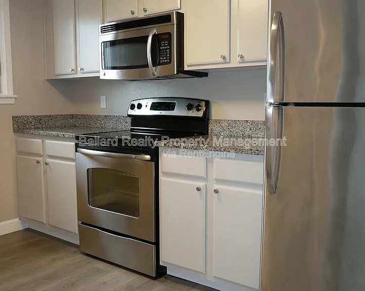 505 E Denny Way #102 — Photo 8