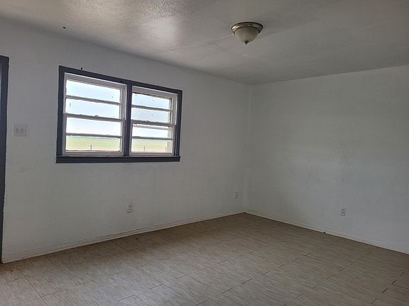 4th image of 803 E Erskine St